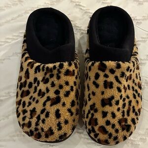 Isotoners  Leopard Print Slippers. 
Women 7.5 - 8
